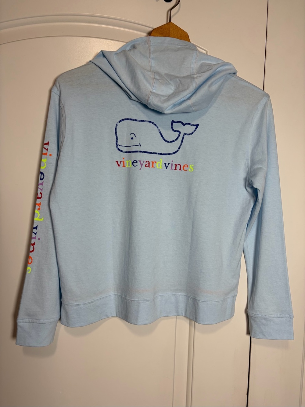 NWT Vineyard Vines Light Blue Hooded Pullover with Whale & Rainbow Logo Youth L